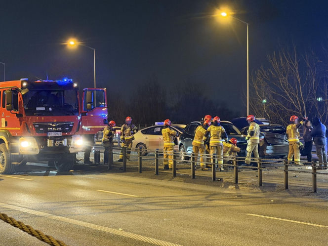Zderzenie czterech aut na moście w Warszawie