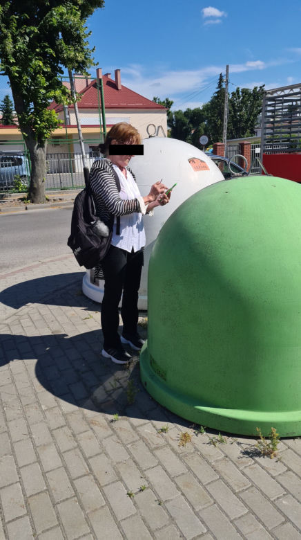 Stare Miasto. Staruszka oskarżona o napaść siekiera w sądzie [ZDJĘCIA]