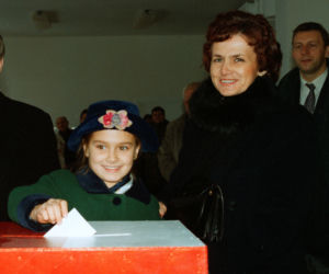 Danuta Wałesa z córką. 1995r.