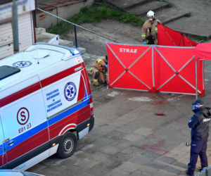 Nożownik z Brzezin z zarzutami. Zginął mężczyzna, policjant został ranny