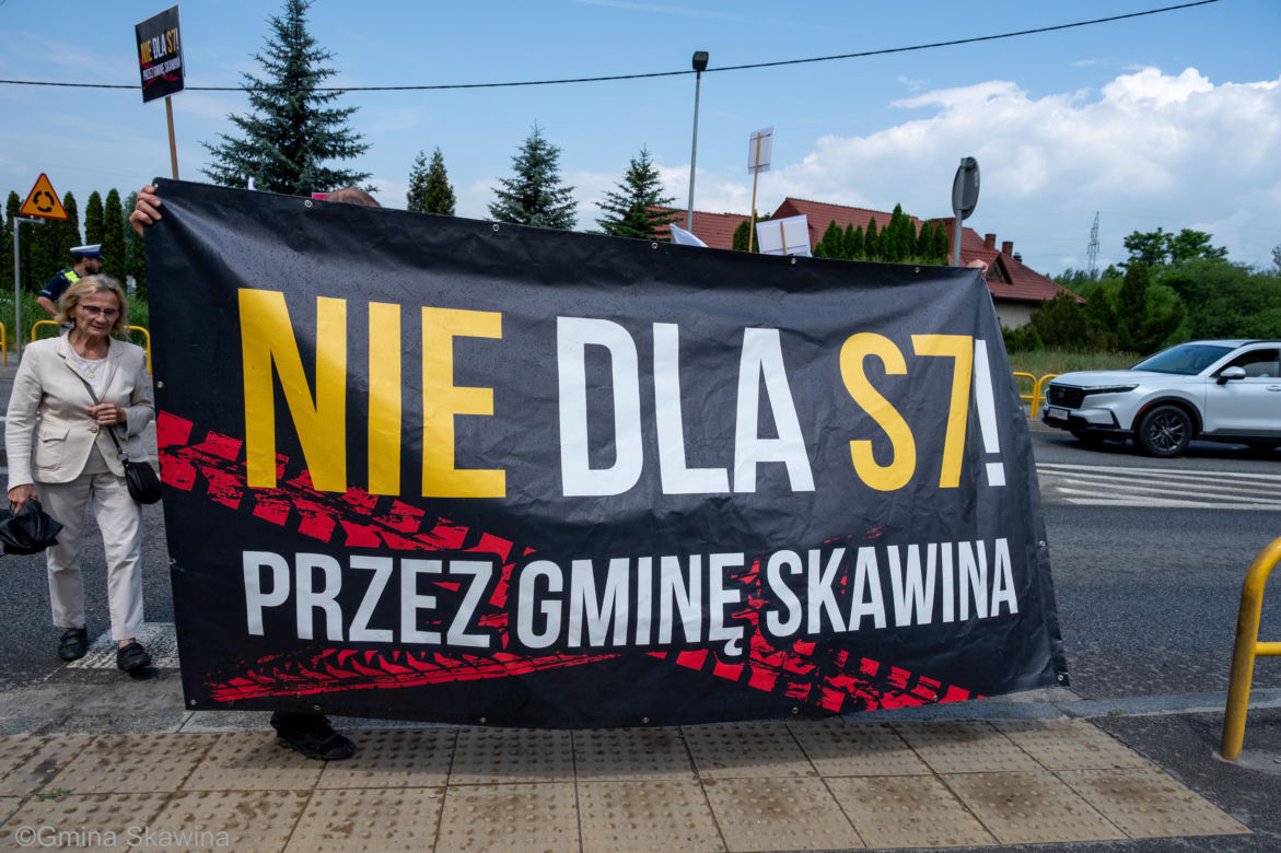 Mieszkańcy Skawiny wyszli na ulicę przeciwko przebiegowi S7 przez gminę