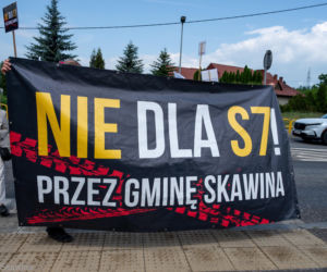 „Zróbmy najdłuższy w Polsce korek”. Mieszkańcy Skawiny wyszli na ulicę przeciwko przebiegowi S7 przez gminę
