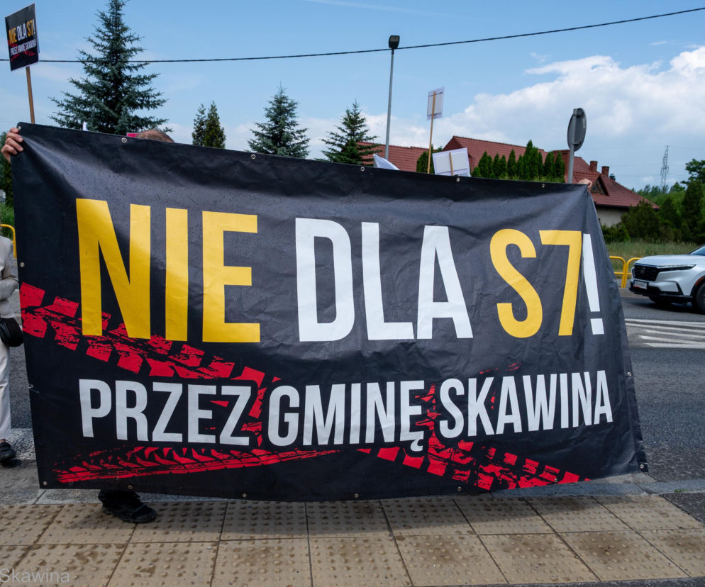 „Zróbmy najdłuższy w Polsce korek”. Mieszkańcy Skawiny wyszli na ulicę przeciwko przebiegowi S7 przez gminę