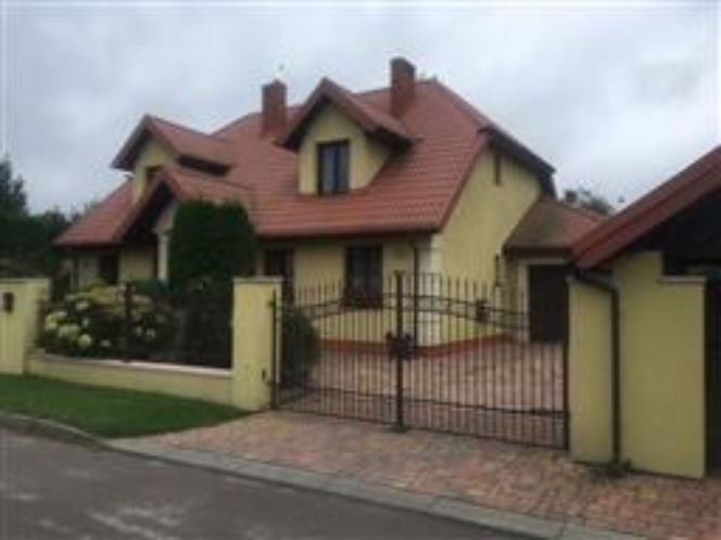 W takich warunkach mieszka Czarnek. Tak dom wygląda w środku