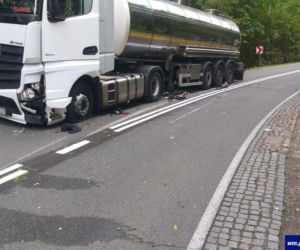 Motocyklista zderzył się z cysterną