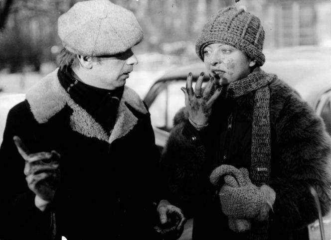 Wojciech Pokora odzywa się z zaświatów i siada z żoną w fotelu