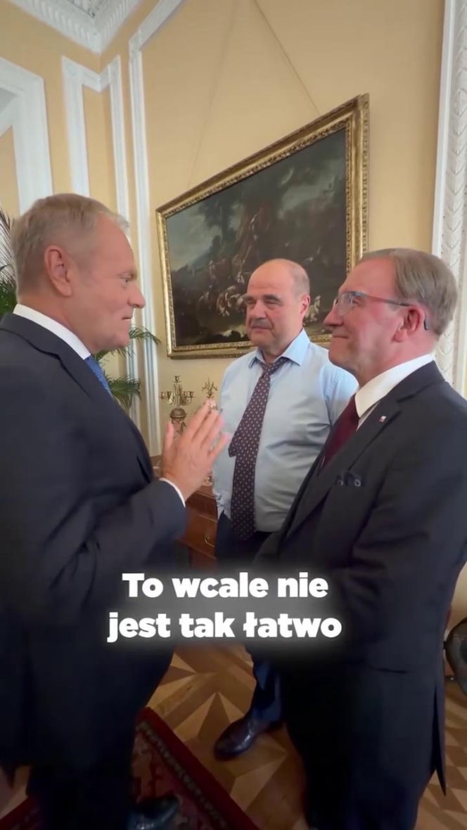 Artur Barciś chciał sprawdzić czy Tusk nosi perukę