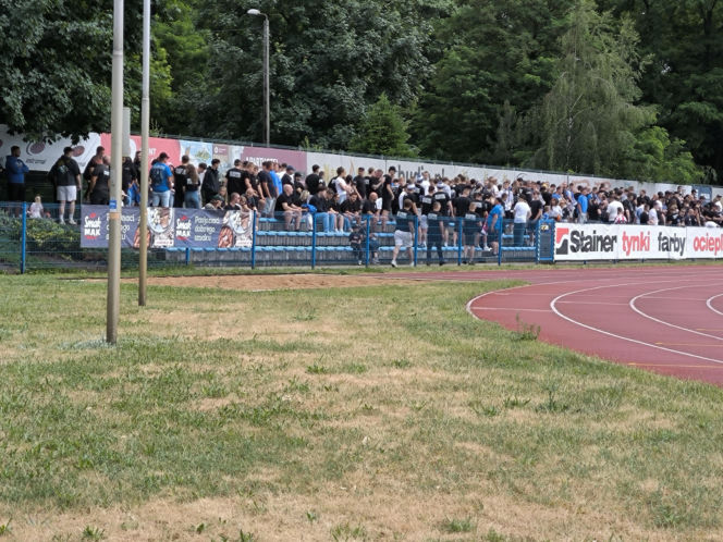 Kibice Kolejorza na meczu z Polonią Leszno