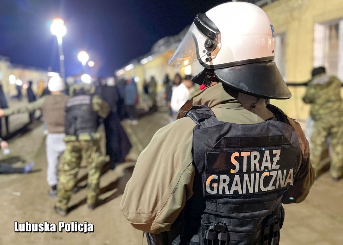Bunt w strzeżonym ośrodku dla cudzoziemców w Wędrzynie 25.11.2021