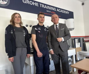 Ostrowski uczeń najlepiej montuje rury! Jedzie do Chin na WORLD SKILLS!