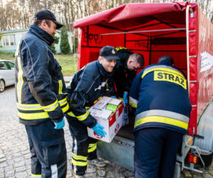 Strażacy w OSP Banino dostarczają sprzęt do szpitali w Gdańsku
