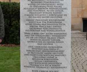 W Toruniu odsłonięto piękną tablicę, upamiętniającą obchody 100-lecia odzyskania niepodległości