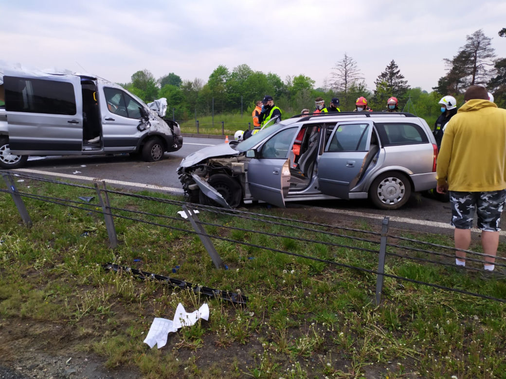 Wypadek na A1 w Gorzuchowie, wszystkie osoby zostały przewiezione do szpitala
