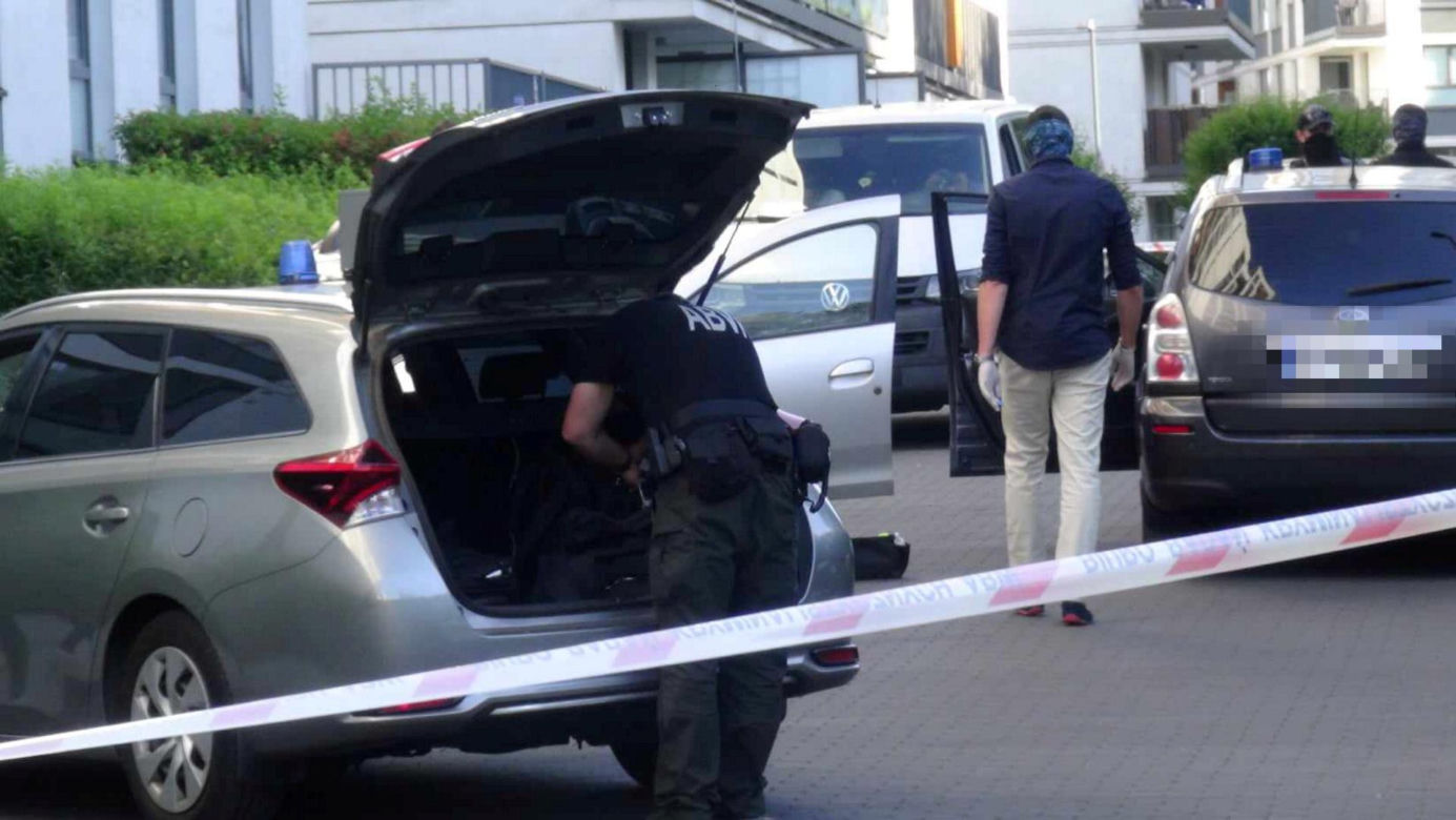 Wielka akcja ABW na warszawskim Gocławiu. Jedna osoba zatrzymana, podejrzane przedmioty w samochodzie
