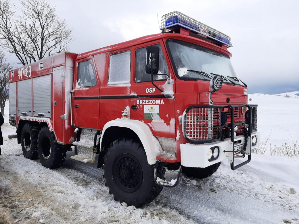 Śnieg zasypał auto 