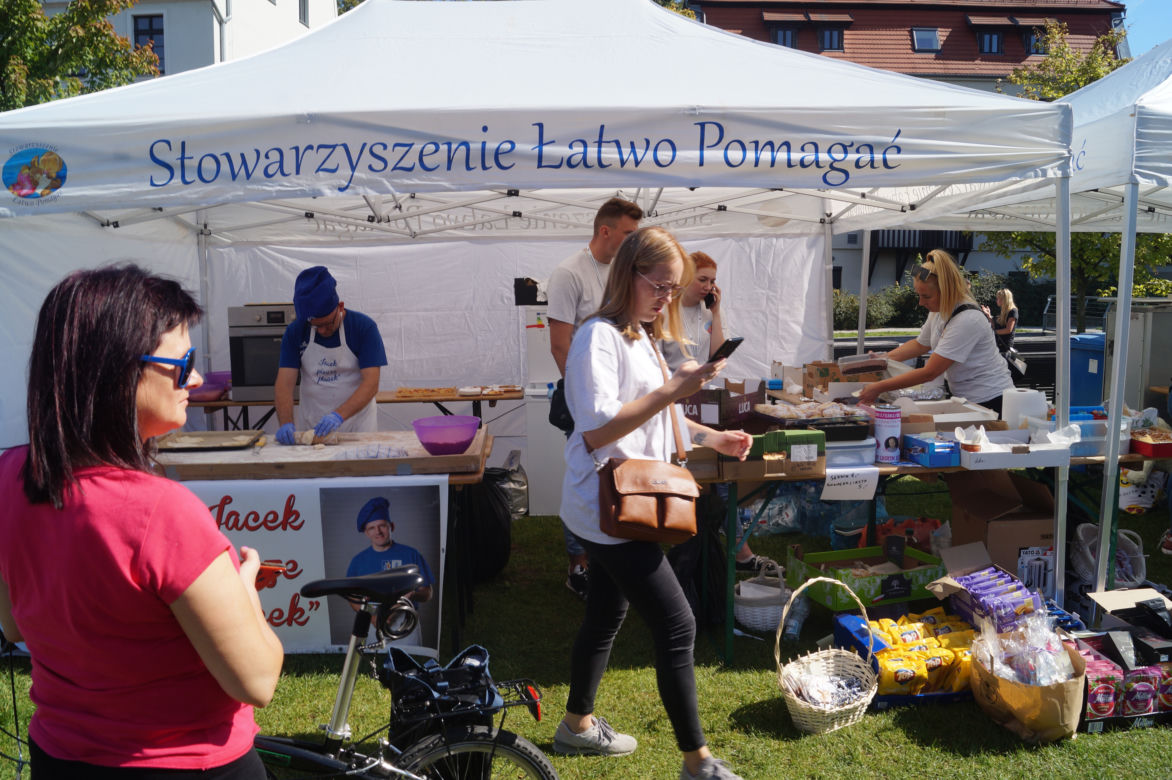 Piknik charytatywny "Łatwo Pomagać". Tłumy na bydgoskiej Wyspie Młyńskiej [ZDJĘCIA]
