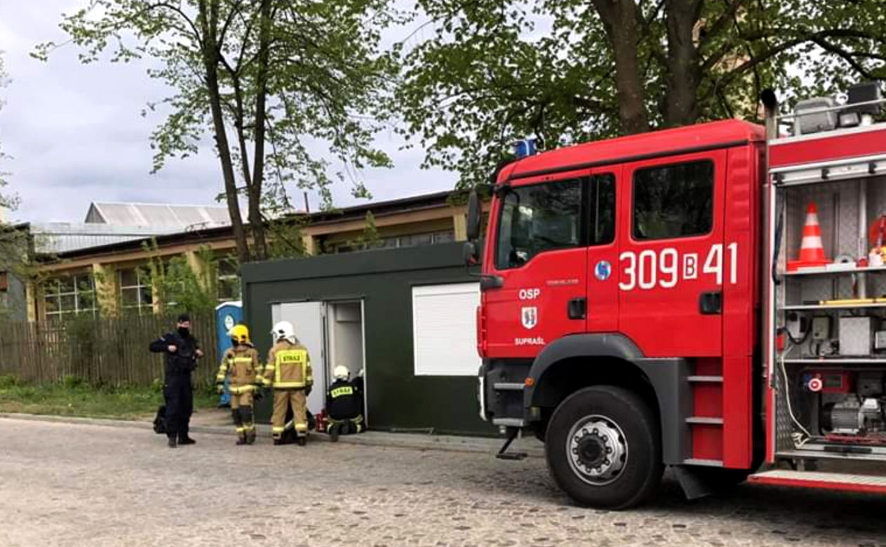 Mężczyzna zatrzaśnięty w WC przez godzinę nie dawał znaku życia