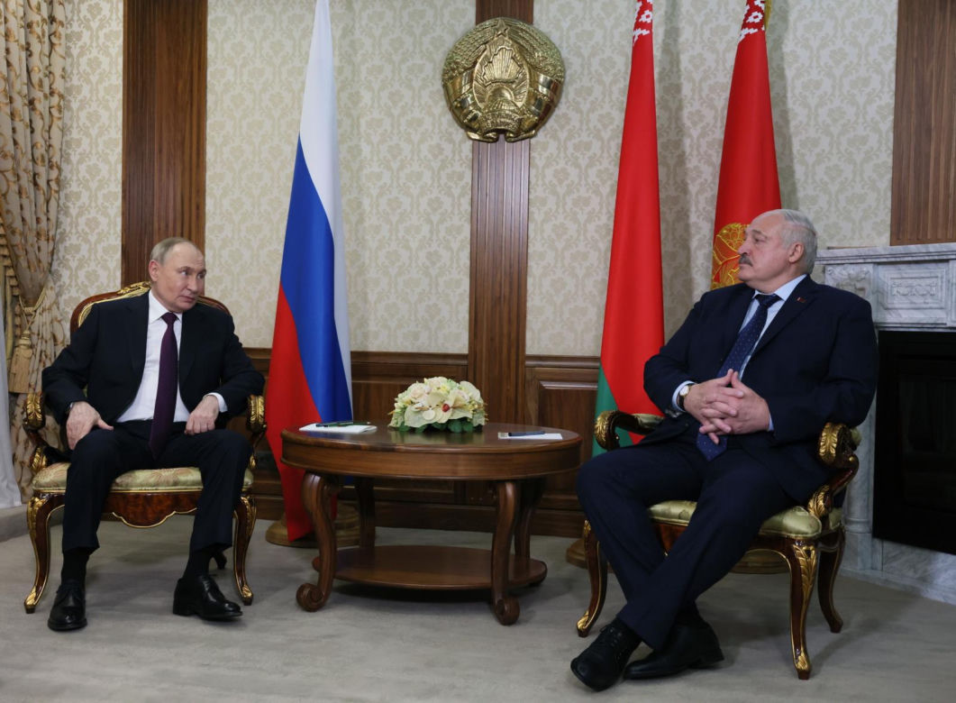 Putin na Białorusi. Celem wizyty rozmowy z Łukaszenką o ćwiczeniach wojskowych