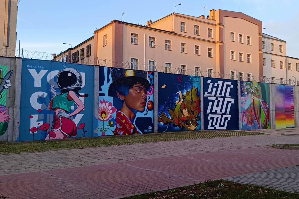 Street-art na murach aresztu