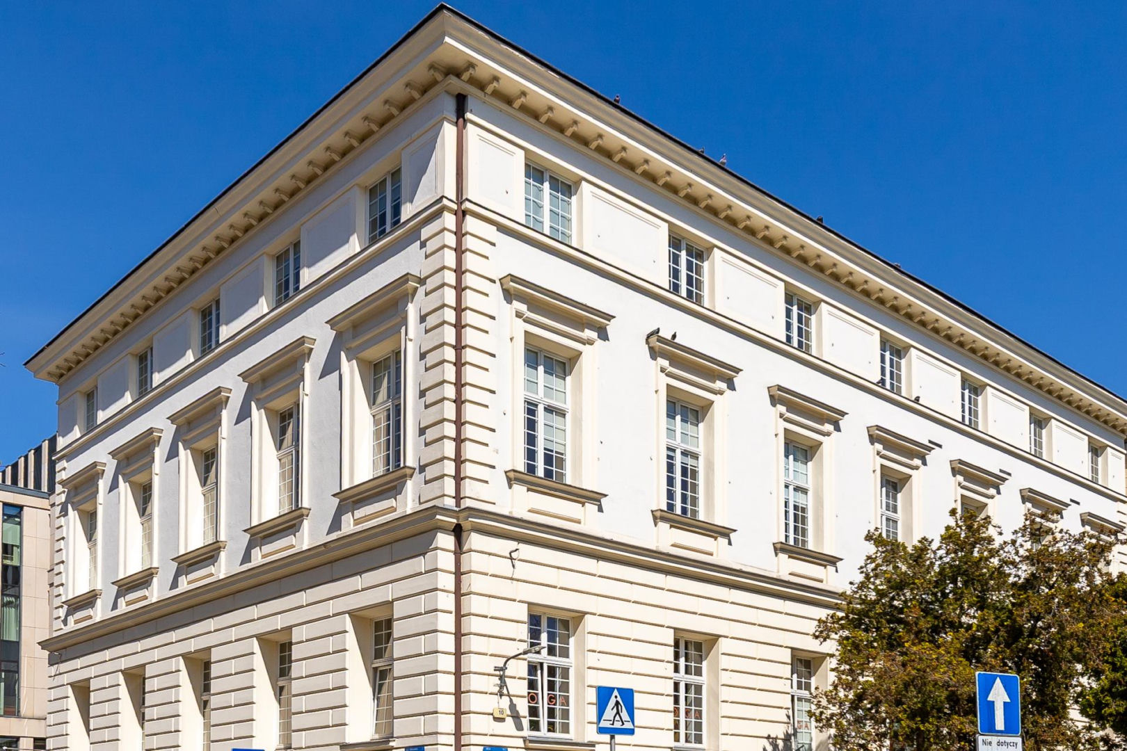 Foksal 10 w Warszawie