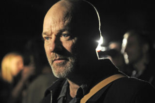 Michael Stipe i zagadka niewyraźnego wokalu. Dlaczego lider R.E.M. celowo bełkotał na pierwszych płytach?