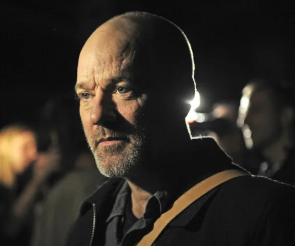 Michael Stipe i zagadka niewyraźnego wokalu. Dlaczego lider R.E.M. celowo bełkotał na pierwszych płytach?