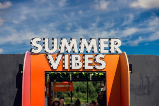 Sephora Summer Vibes On Tour: po gorącym starcie w Warszawie, Kultowa barka płynie do Krakowa!