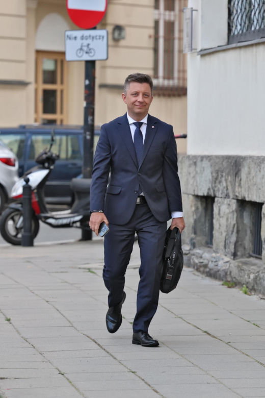 Zamiast na Nowogrodzkiej, Morawiecki i jego stronnicy spotkali się przy Konopnickiej. Były cukierki dla dziennikarzy