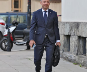 Zamiast na Nowogrodzkiej, Morawiecki i jego stronnicy spotkali się przy Konopnickiej. Były cukierki dla dziennikarzy