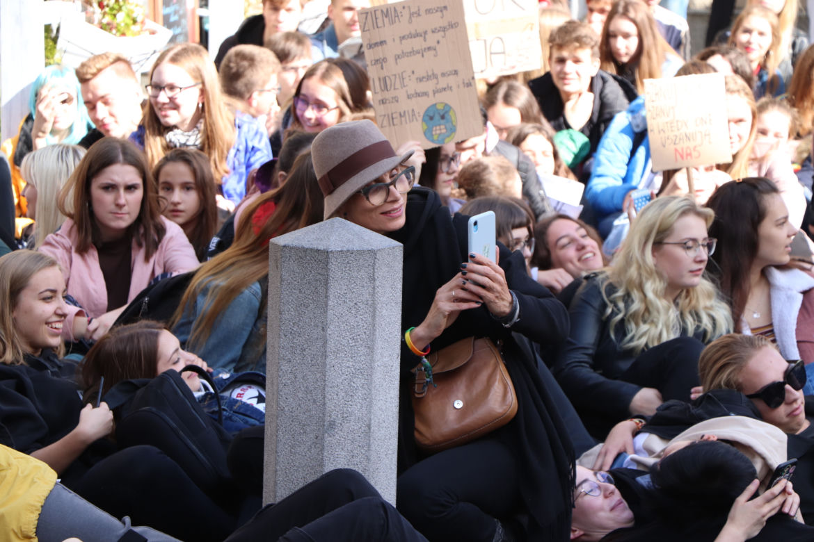 Młodzieżowy Strajk Klimatyczny w Toruniu. Protestowali przeciwko rządowi i korporacjom