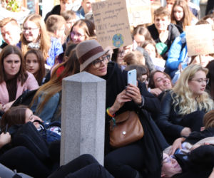 Młodzieżowy Strajk Klimatyczny w Toruniu. Protestowali przeciwko rządowi i korporacjom