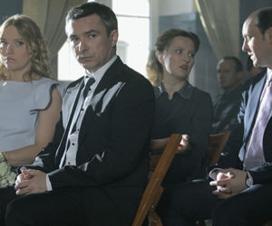 Krew z krwi 2 sezon. Wiktor (Andrzej Andrzejewski), Paweł Lipski (Adam Woronowicz), Ewa (Roma Gąsiorowska), Sandra (Izabela Kuna)