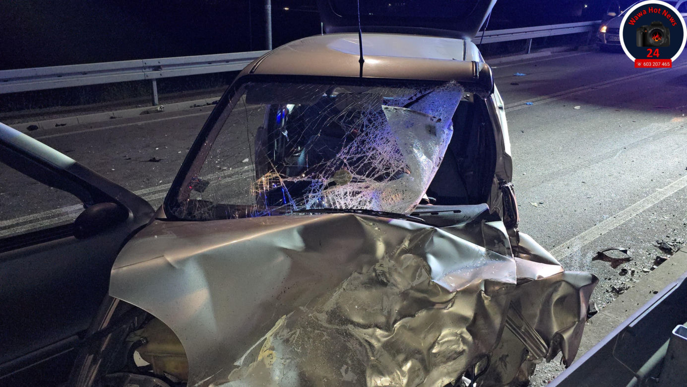 Tragiczny wypadek w Zakroczymiu: Czołowe zderzenie busa z fiatem! Kierowca zakleszczony
