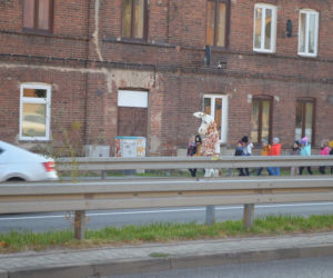 Uczniowie PSP 32 w Radomiu podczas lekcji o bezpieczeństwie w ruchu drogowym