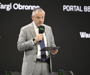 Ambasador USA Tom Rose na Warszawskich Targach Obronnych
