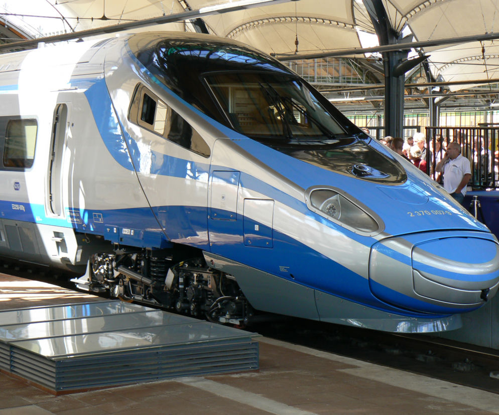 Pendolino uderzyło w osobówkę