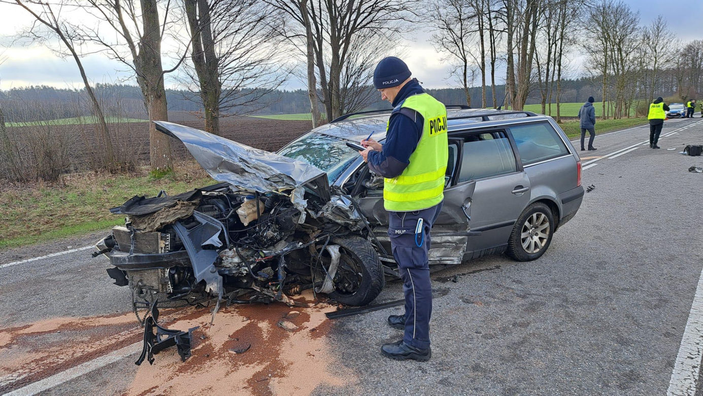 Tragiczny wypadek niedaleko Bytowa. Kierowca zginął na oczach żony