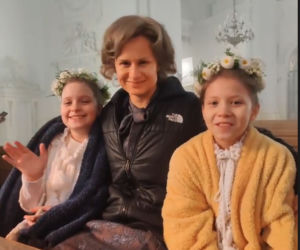 Stulecie Winnych 4 sezon na planie. Andzia (Barbara Wypych), Julia (Nadia Głazińska), Ula (Sabina Bendarz)