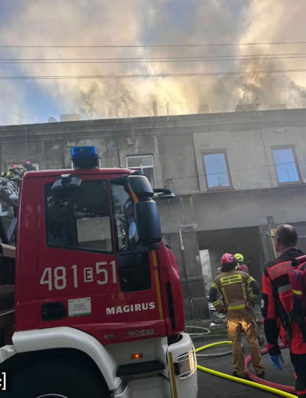 Chciał spalić lokatorów, bo pokłócił się z partnerką. Ogień odciął im drogę ucieczki