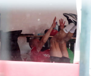 Kamil Glik i Przemysław Płacheta ćwiczą na siłowni w hotelu