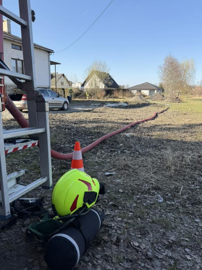 Pożar trwa w Chybiu