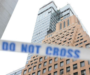 W związku z ryzykiem zawalenia się jednego z wieżowców na Manhattanie w Nowym Jorku we wtorek ewakuowano okoliczne budynki