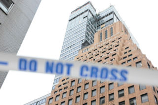 W związku z ryzykiem zawalenia się jednego z wieżowców na Manhattanie w Nowym Jorku we wtorek ewakuowano okoliczne budynki