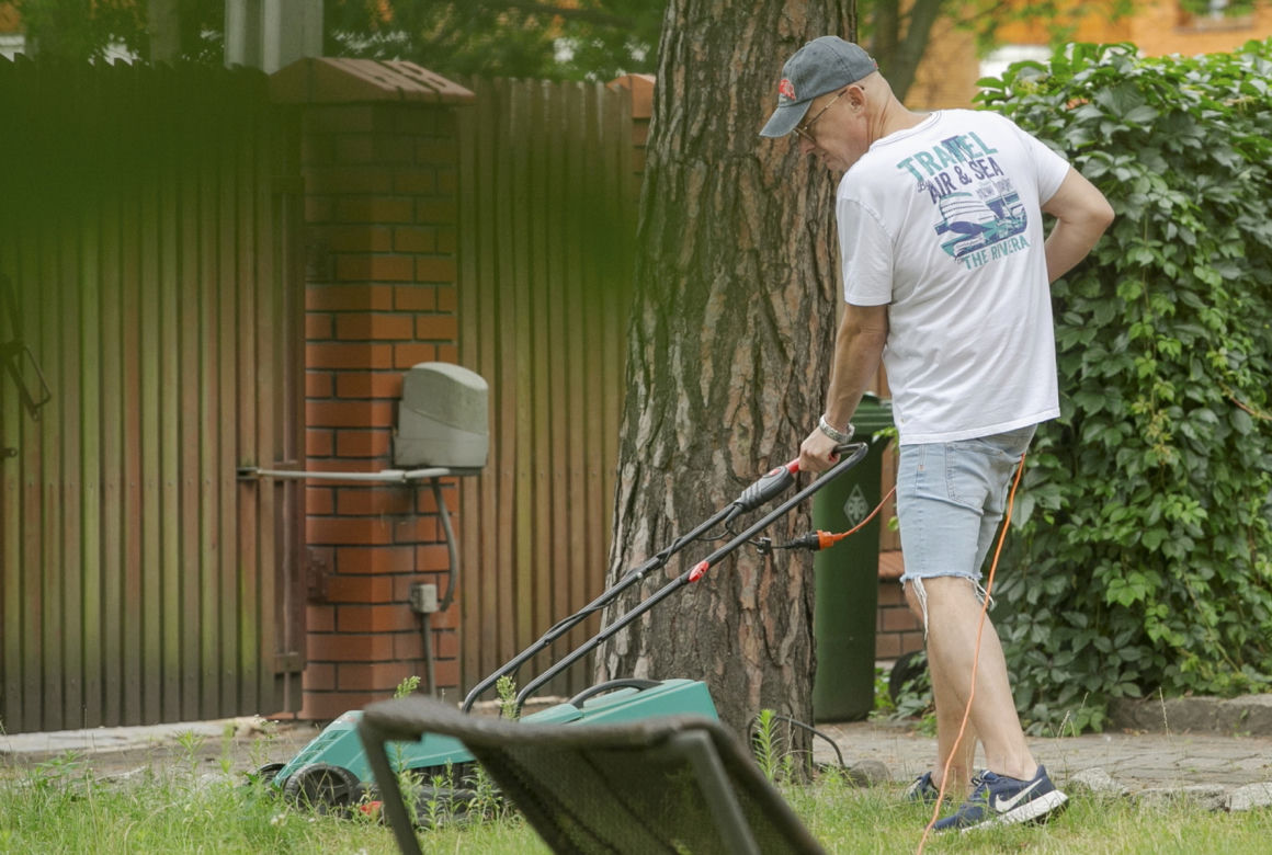 Michał Kamiński walczył z kosiarkami i trawą