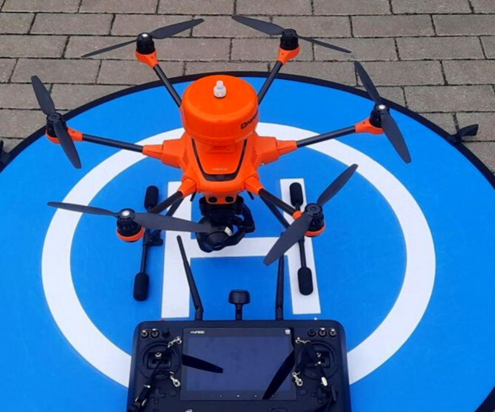 Dron z kamerą 