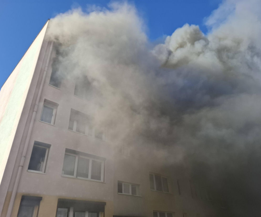 Pożar w bloku w Kościanie. Lokatorzy czekali na pomoc na balkonach