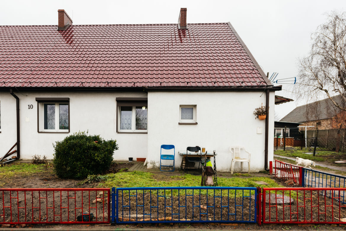 "Nasz Nowy Dom": trzyosobowa rodzina mieszka w tragicznych warunkach