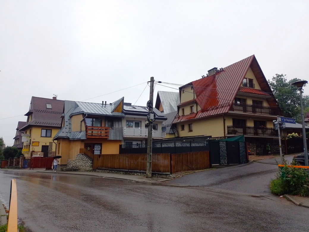 Była popularniejszym kurortem niż Zakopane. To jedna z najpiękniejszych wsi w woj. małopolskim