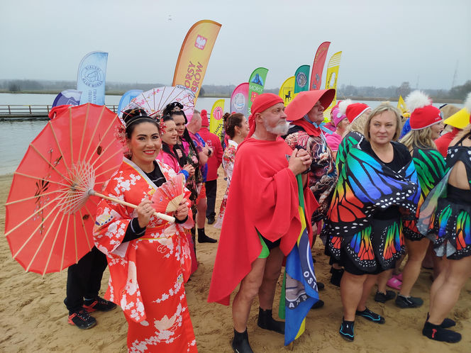 Mazowieckie Morsy otworzyły sezon morsowania 2025/2026 nad zalewem w Siedlcach