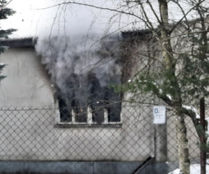 Wielki pożar domu w Grocholicach. W środku dzieci